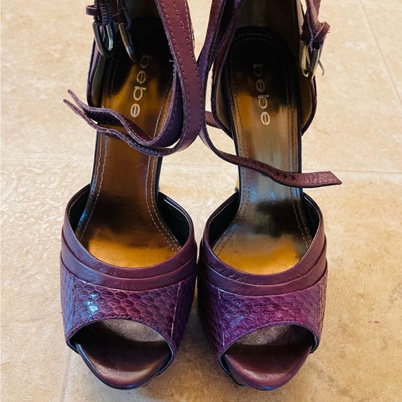 Bebe Purple platform 6” gold tip heels. - Picture 7 of 7